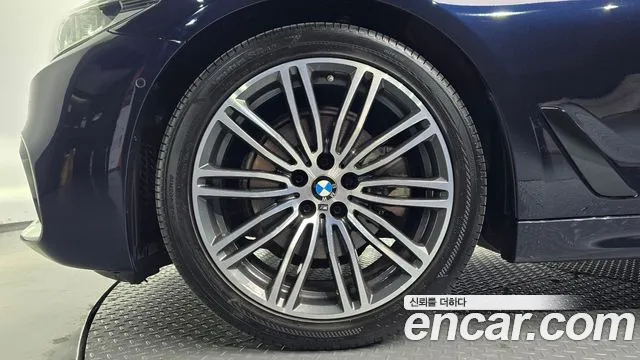 BMW 5-Series 2020 thumb 4