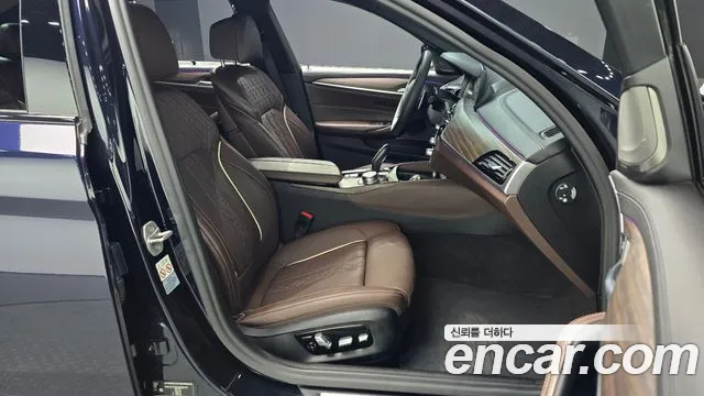 BMW 5-Series 2020 thumb 9