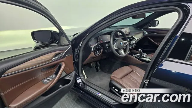 BMW 5-Series 2020 thumb 10