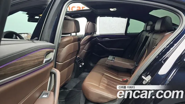 BMW 5-Series 2020 thumb 11