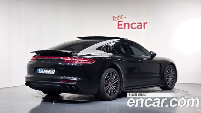 Porsche Panamera 2017 thumb 2
