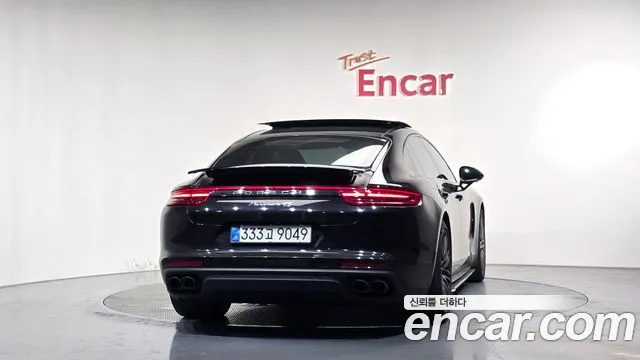 Porsche Panamera 2017 thumb 4