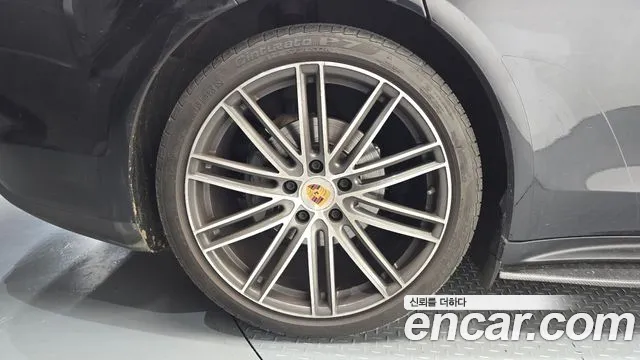Porsche Panamera 2017 thumb 5