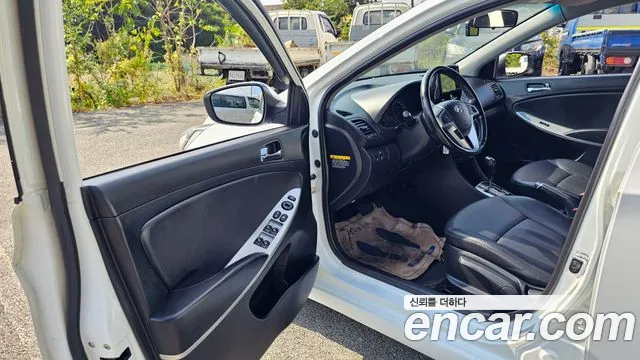 Hyundai Accent 2013 thumb 10