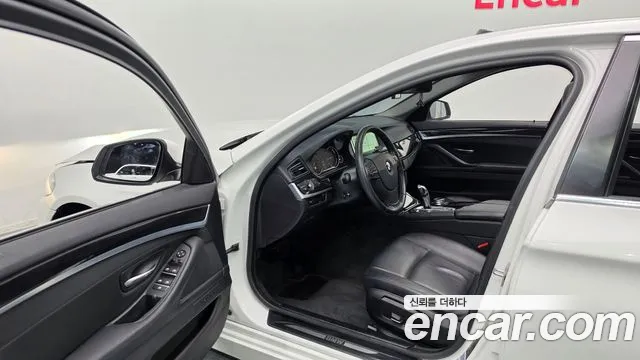 BMW 5-Series 2014 thumb 10