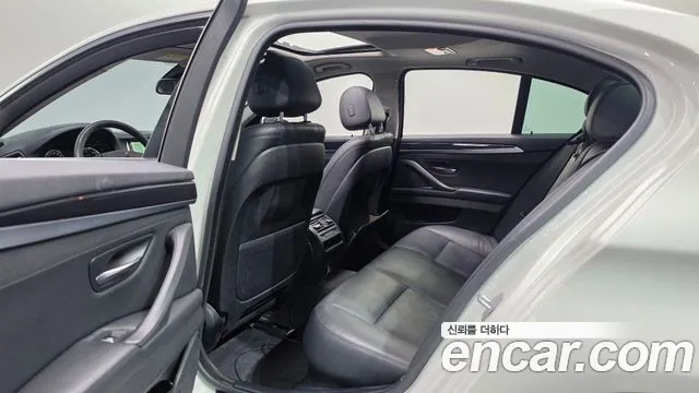 BMW 5-Series 2014 thumb 11