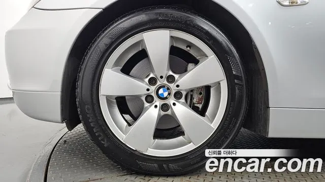 BMW 5-Series 2004 thumb 5