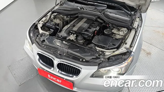 BMW 5-Series 2004 thumb 6