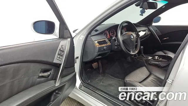 BMW 5-Series 2004 thumb 10
