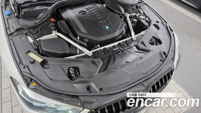 BMW 8-Series 2021 thumb 6
