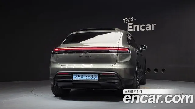 Porsche Macan 2025 thumb 4