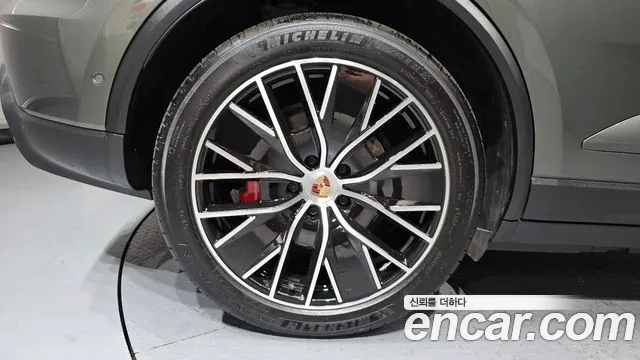 Porsche Macan 2025 thumb 5