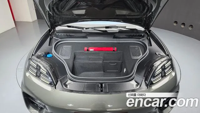Porsche Macan 2025 thumb 6