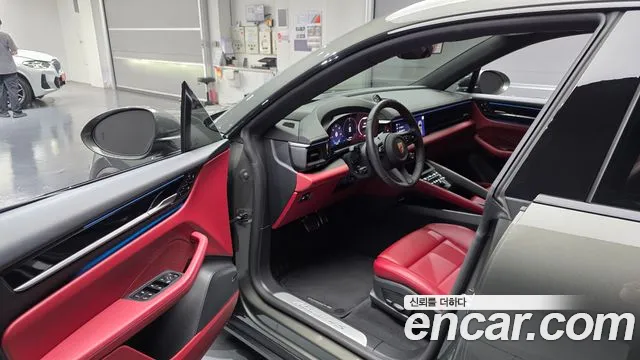 Porsche Macan 2025 thumb 10