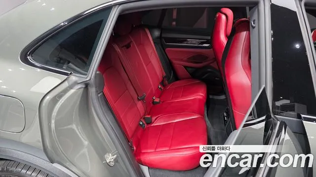 Porsche Macan 2025 thumb 11