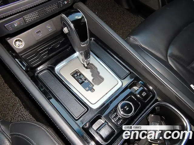 KG_Mobility_Ssangyong Rexton 2017 thumb 10