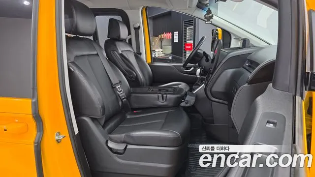 Hyundai Staria 2022 thumb 10
