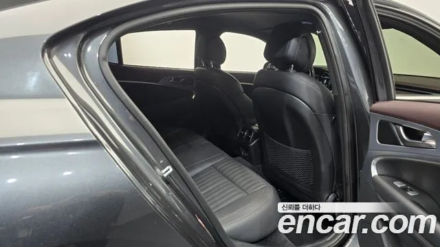 Genesis G70 2018 thumb 11