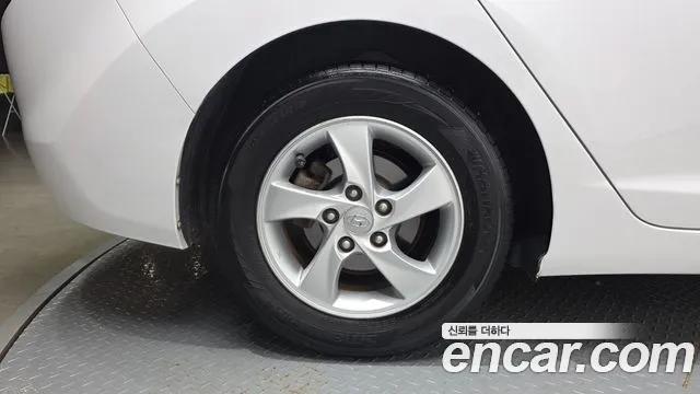 Hyundai Avante 2012 thumb 5