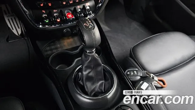 MINI Clubman 2018 thumb 8