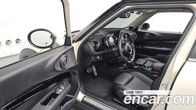 MINI Clubman 2018 thumb 9