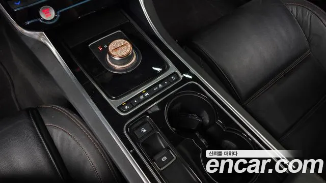 Jaguar XE 2017 thumb 9