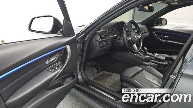 BMW 3-Series 2017 thumb 10