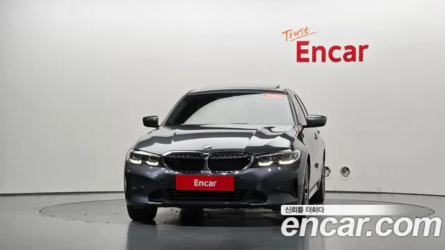 BMW 3-Series 2022 thumb 2
