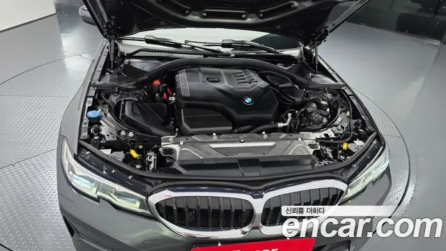 BMW 3-Series 2022 thumb 5