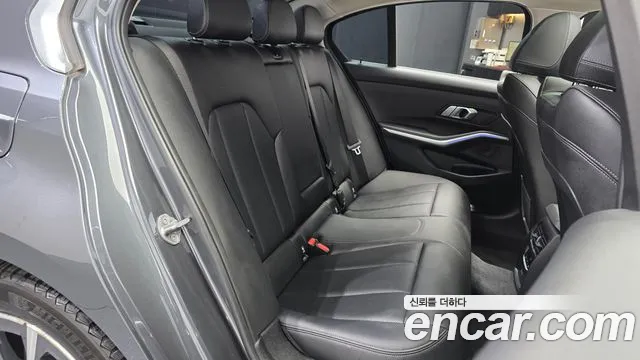 BMW 3-Series 2022 thumb 11