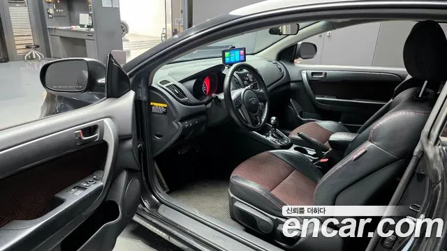 Kia Carens 2011 thumb 10