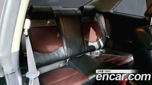 Kia Carens 2011 thumb 11