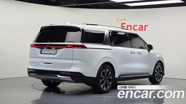Kia Carnival 2023 thumb 2