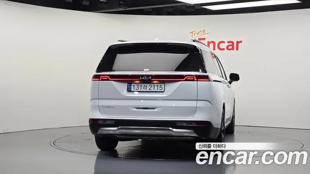 Kia Carnival 2023 thumb 4
