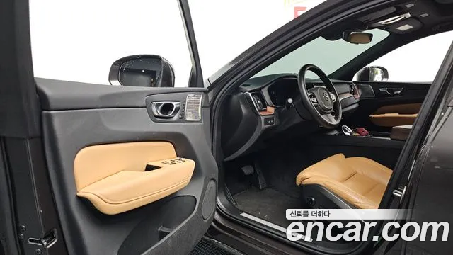 Volvo XC60 2024 thumb 8