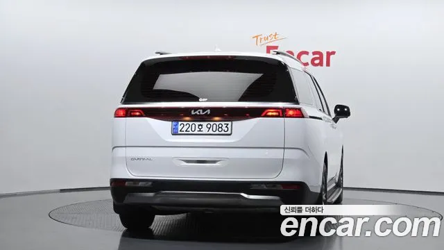 Kia Carnival 2023 thumb 4