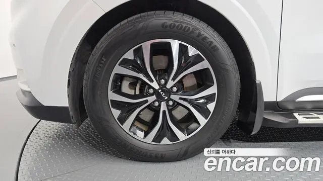 Kia Carnival 2023 thumb 5