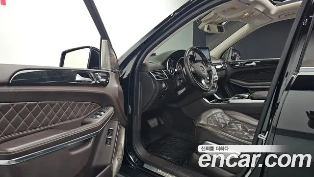 Mercedes-Benz GLS 2017 thumb 10