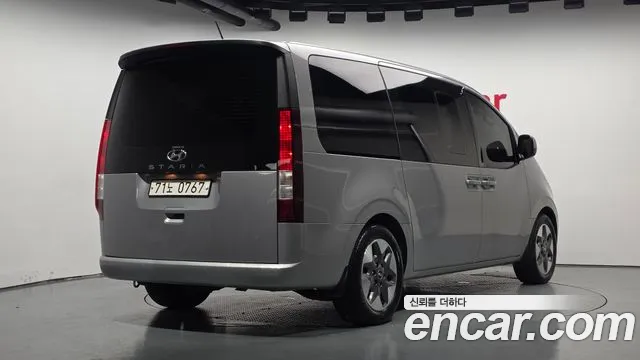 Hyundai Staria 2021 thumb 2