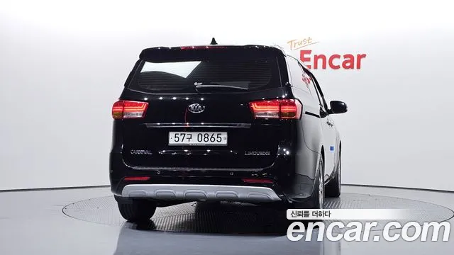 Kia Carnival 2016 thumb 4