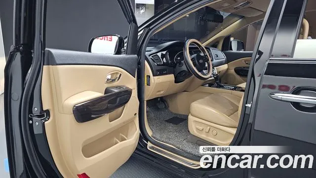Kia Carnival 2016 thumb 10