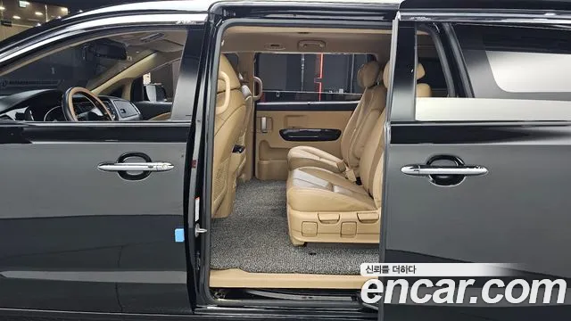 Kia Carnival 2016 thumb 12