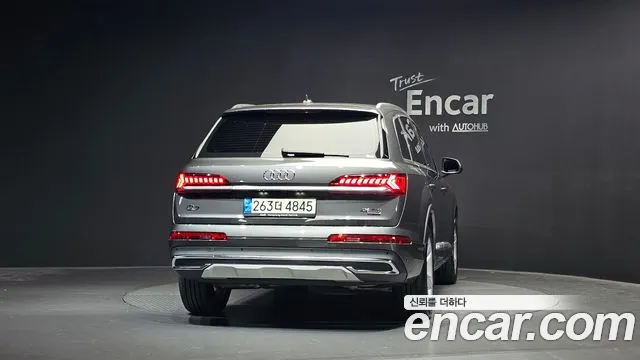 Audi Q7 2022 thumb 3