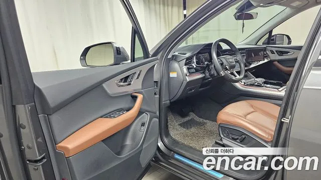 Audi Q7 2022 thumb 9