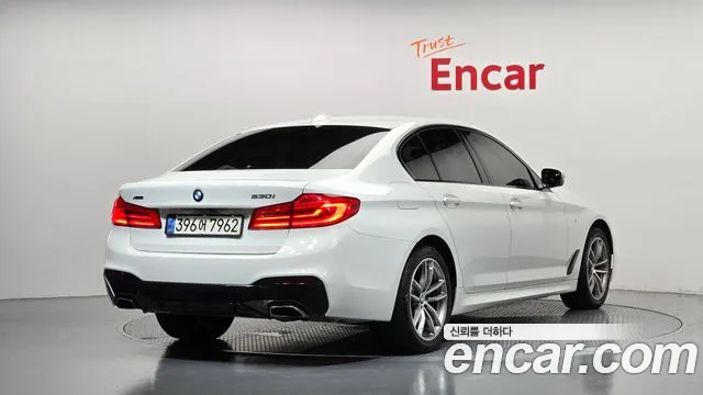 BMW 5-Series 2017 thumb 2