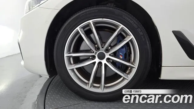 BMW 5-Series 2017 thumb 5