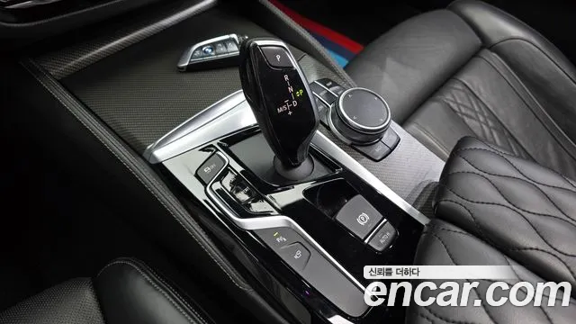 BMW 5-Series 2017 thumb 9
