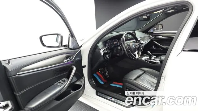 BMW 5-Series 2017 thumb 10