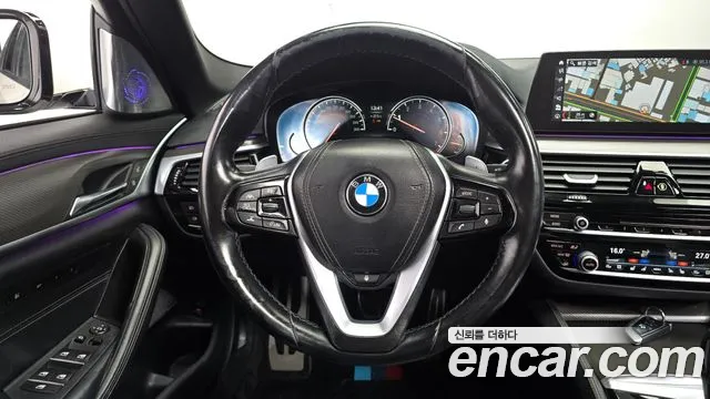 BMW 5-Series 2017 thumb 12