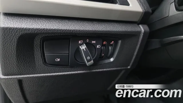 BMW 1-Series 2017 thumb 12